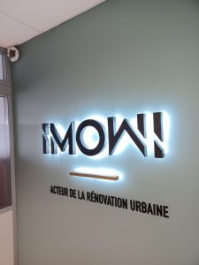 Enseigne lumineuse intérieure - Logo pour accueil entreprise.